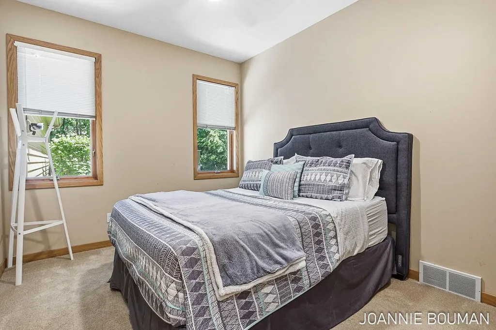 792 Pine Bay Avenue Park Township MI 49424