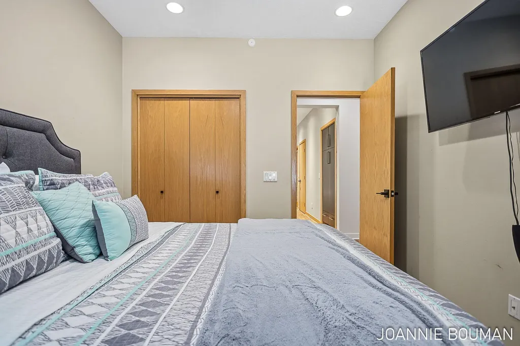 792 Pine Bay Avenue Park Township MI 49424