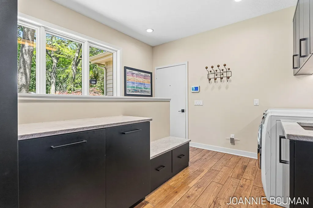 792 Pine Bay Avenue Park Township MI 49424
