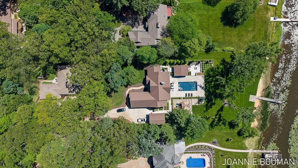 792 Pine Bay Avenue Park Township MI 49424