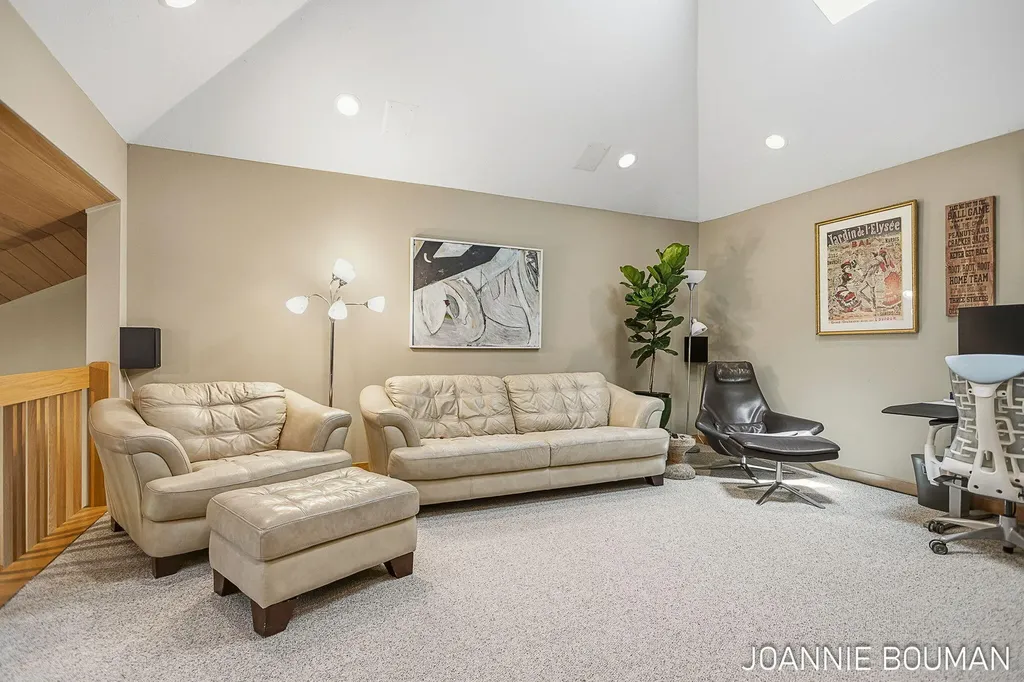 792 Pine Bay Avenue Park Township MI 49424