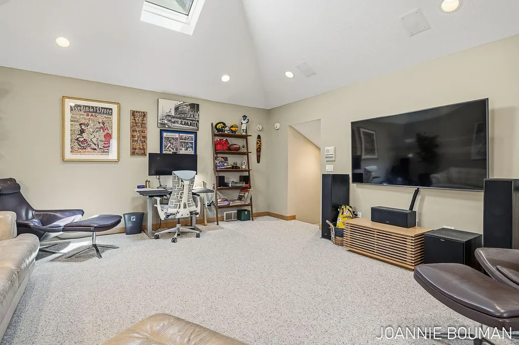 792 Pine Bay Avenue Park Township MI 49424