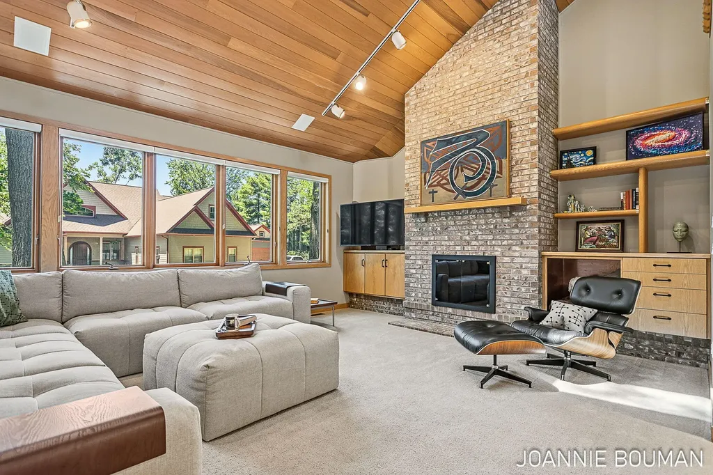 792 Pine Bay Avenue Park Township MI 49424