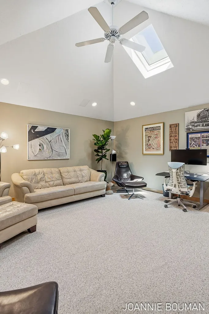792 Pine Bay Avenue Park Township MI 49424