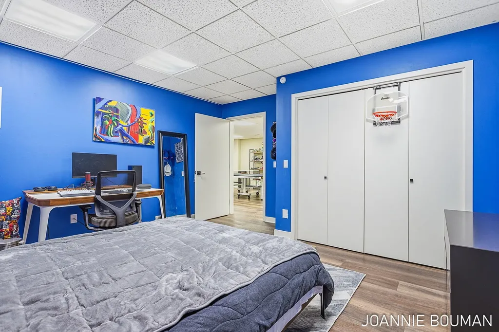 792 Pine Bay Avenue Park Township MI 49424