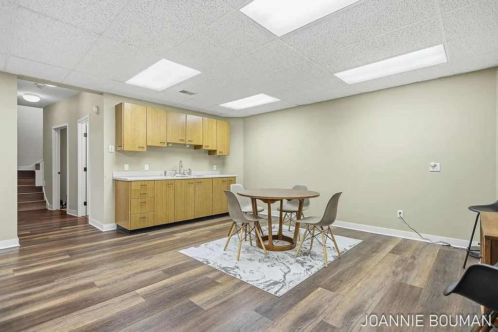 792 Pine Bay Avenue Park Township MI 49424