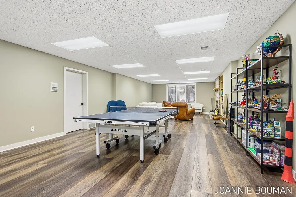 792 Pine Bay Avenue Park Township MI 49424
