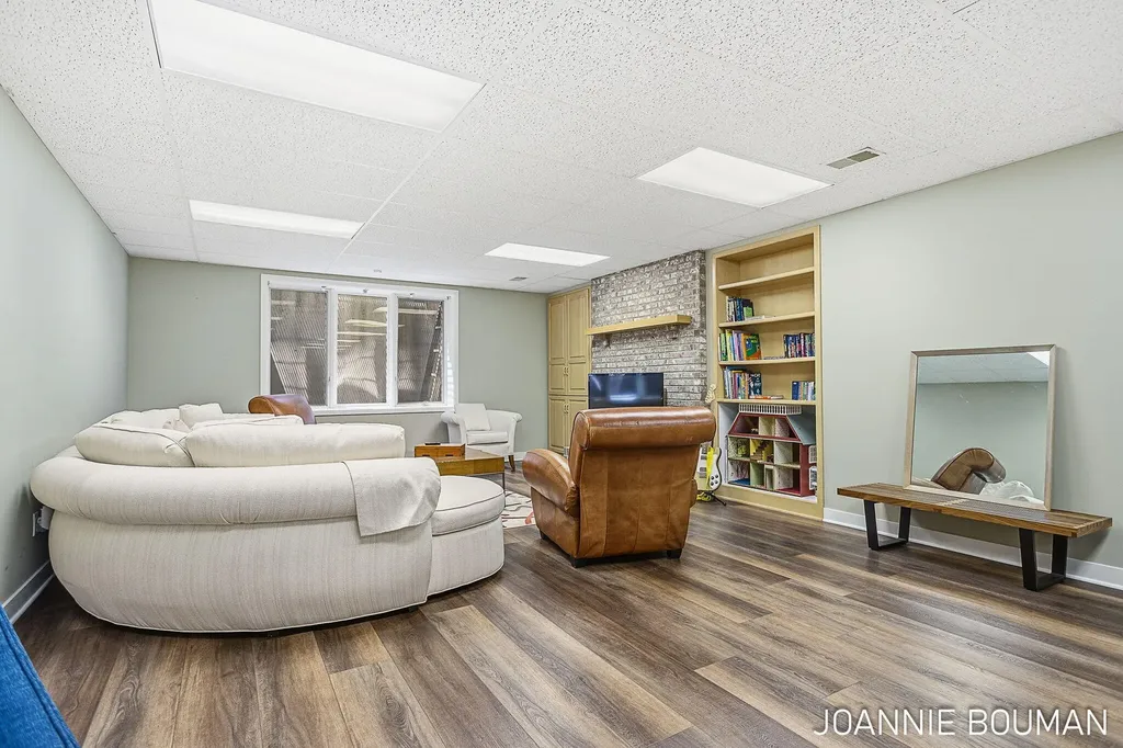 792 Pine Bay Avenue Park Township MI 49424