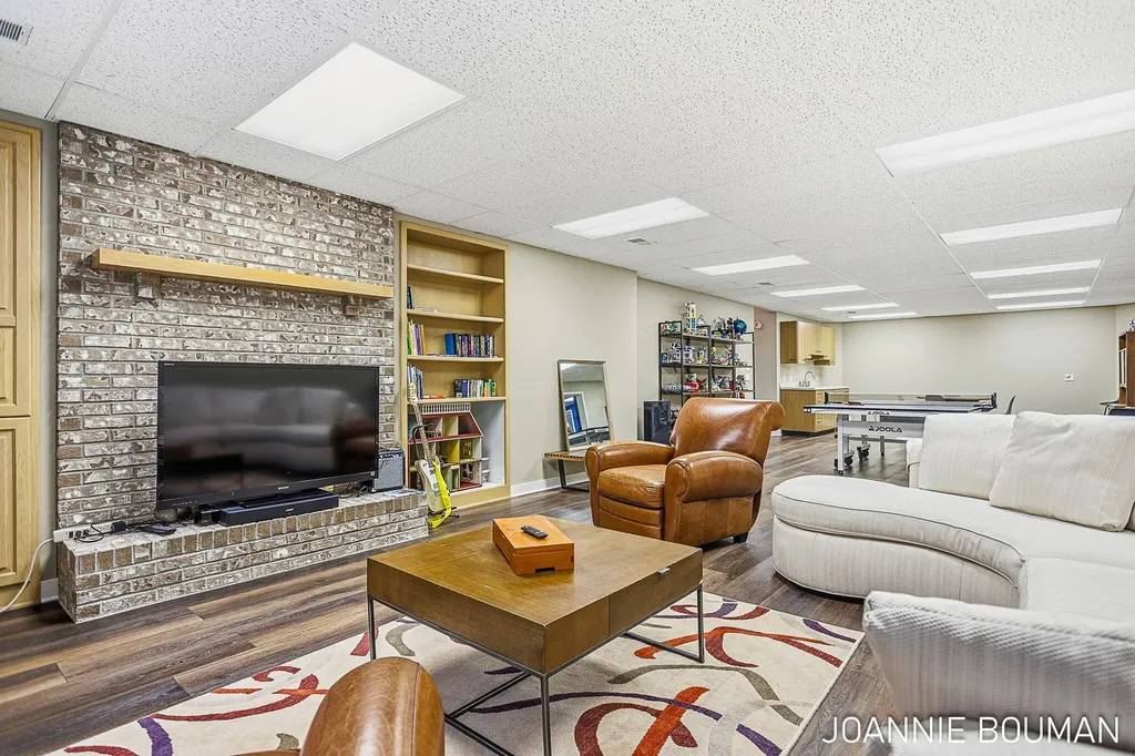 792 Pine Bay Avenue Park Township MI 49424
