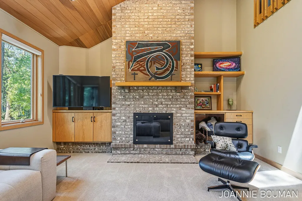 792 Pine Bay Avenue Park Township MI 49424