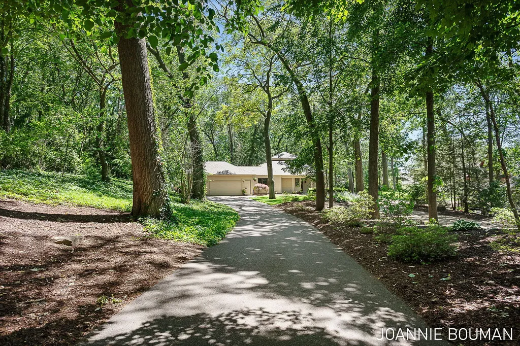 792 Pine Bay Avenue Park Township MI 49424