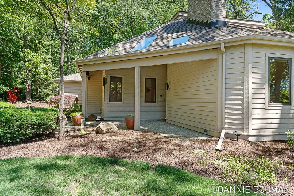 792 Pine Bay Avenue Park Township MI 49424