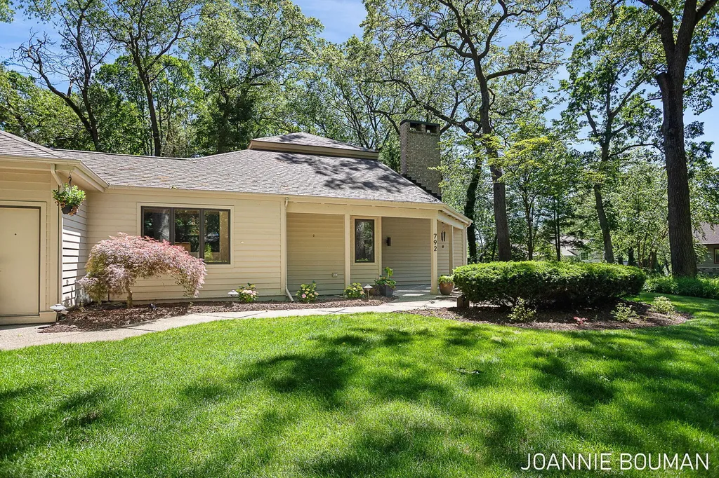 792 Pine Bay Avenue Park Township MI 49424