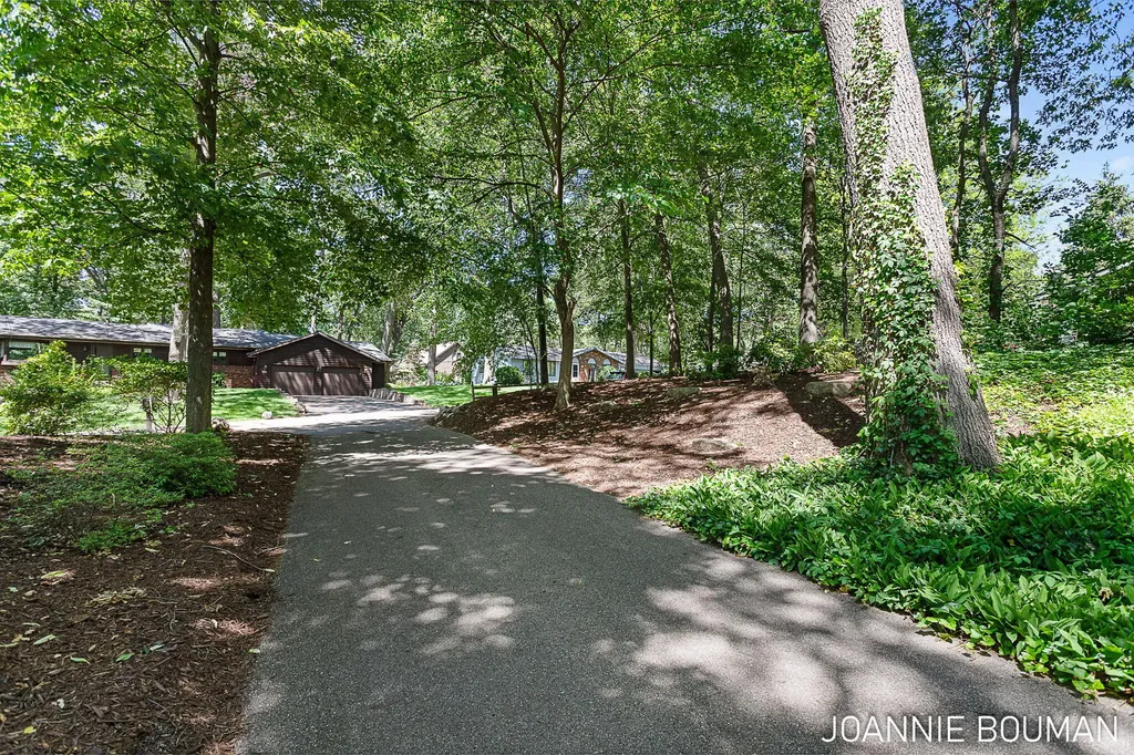 792 Pine Bay Avenue Park Township MI 49424