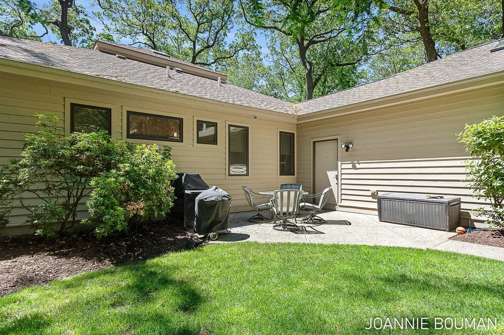 792 Pine Bay Avenue Park Township MI 49424