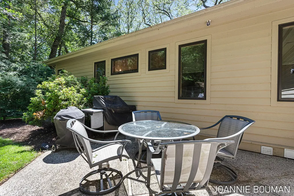 792 Pine Bay Avenue Park Township MI 49424