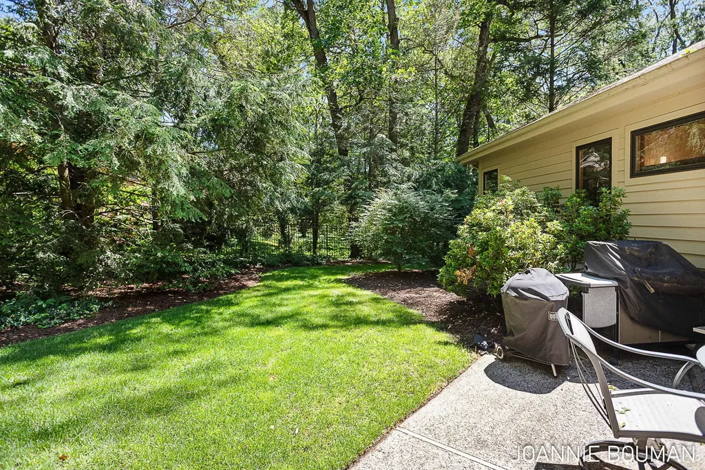 792 Pine Bay Avenue Park Township MI 49424