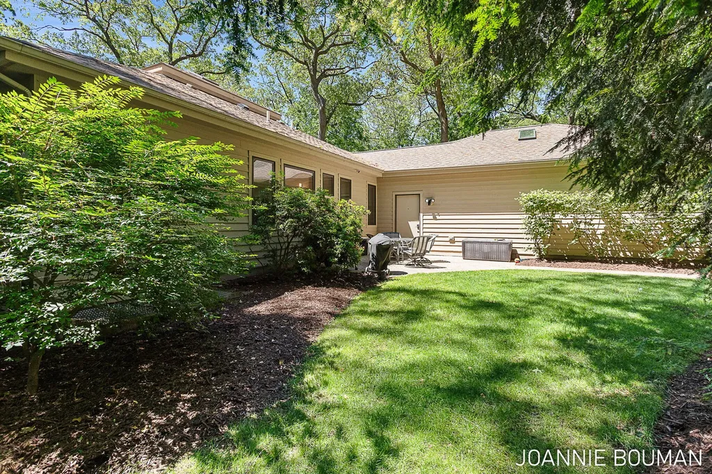 792 Pine Bay Avenue Park Township MI 49424