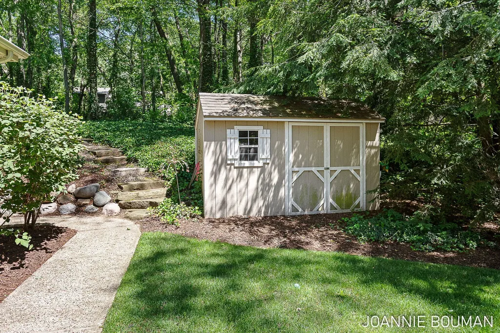 792 Pine Bay Avenue Park Township MI 49424
