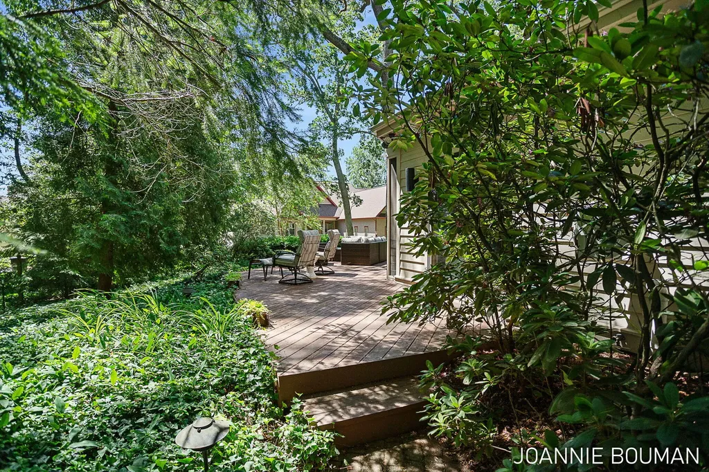 792 Pine Bay Avenue Park Township MI 49424