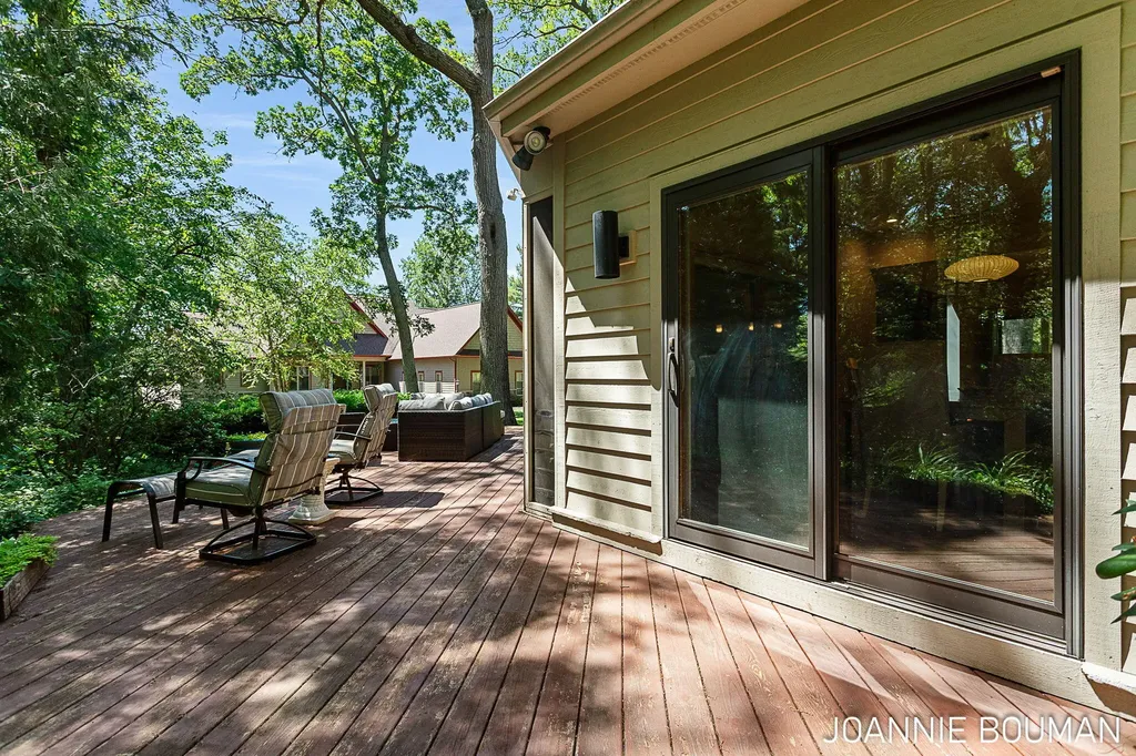 792 Pine Bay Avenue Park Township MI 49424