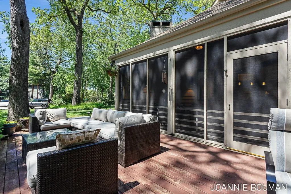 792 Pine Bay Avenue Park Township MI 49424