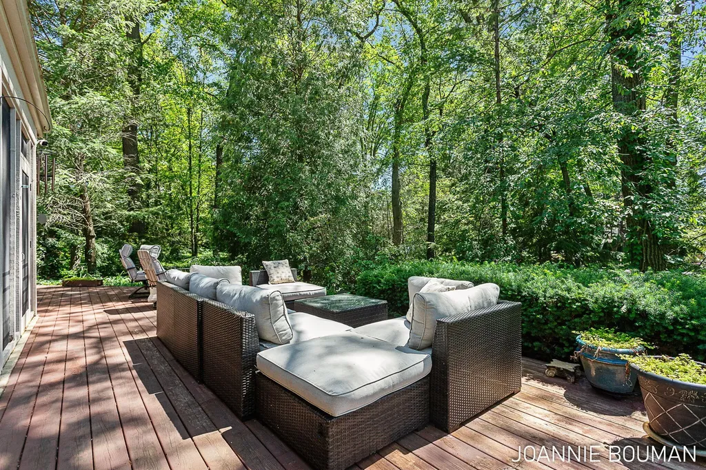 792 Pine Bay Avenue Park Township MI 49424