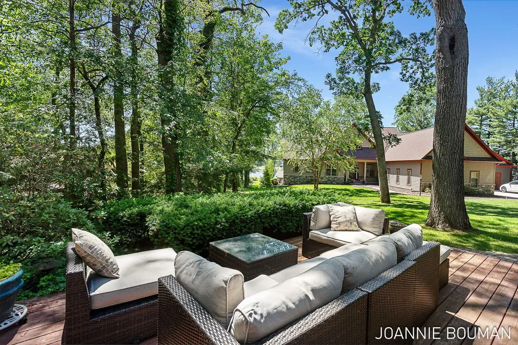 792 Pine Bay Avenue Park Township MI 49424