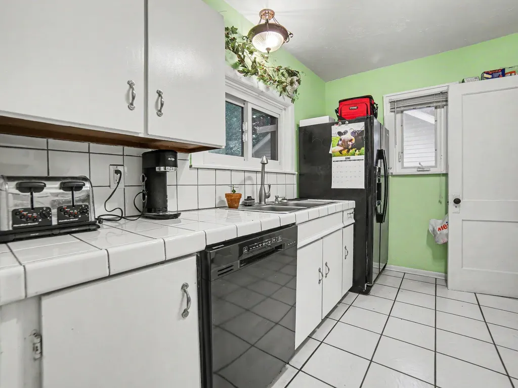 2222 Crozier Avenue Muskegon City MI 49441