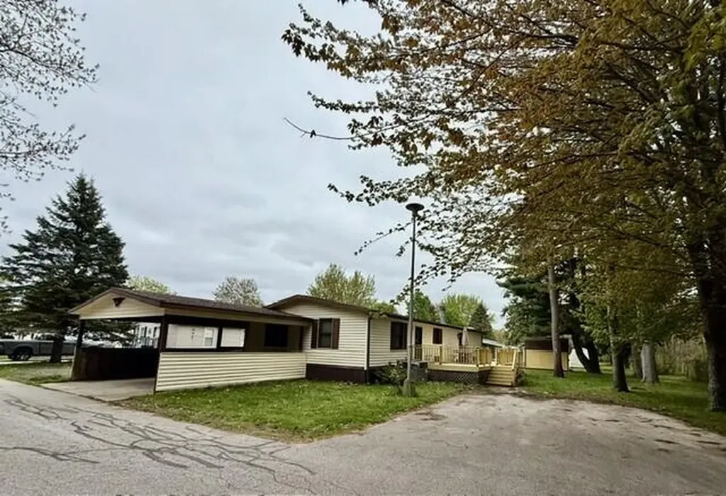 19 Elm Court Muskegon Charter Township MI 49445