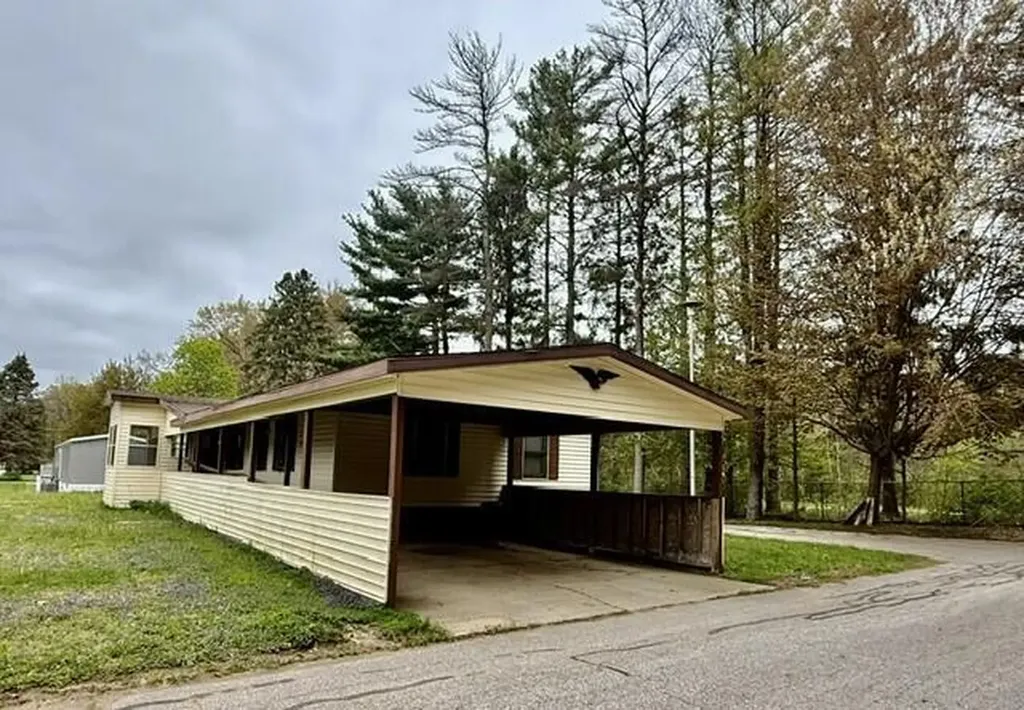 19 Elm Court Muskegon Charter Township MI 49445
