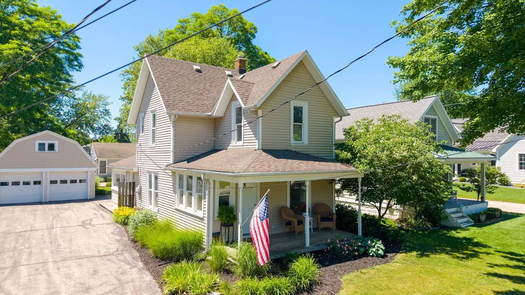 862 Saint Joseph Street South Haven City MI 49090