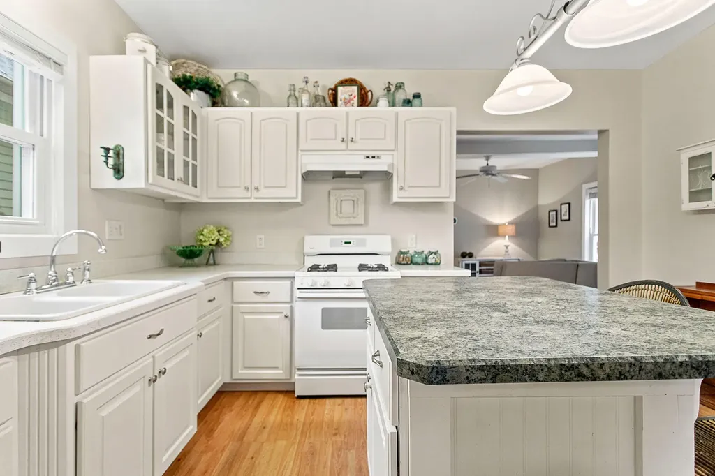 862 Saint Joseph Street South Haven City MI 49090
