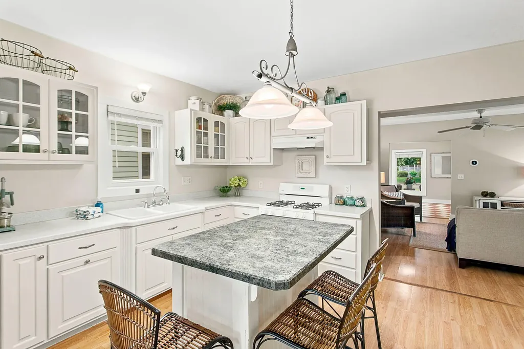 862 Saint Joseph Street South Haven City MI 49090