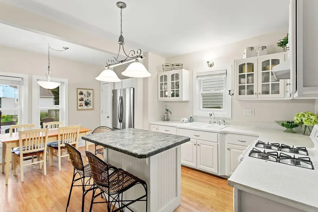 862 Saint Joseph Street South Haven City MI 49090