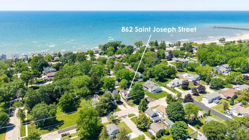 862 Saint Joseph Street South Haven City MI 49090