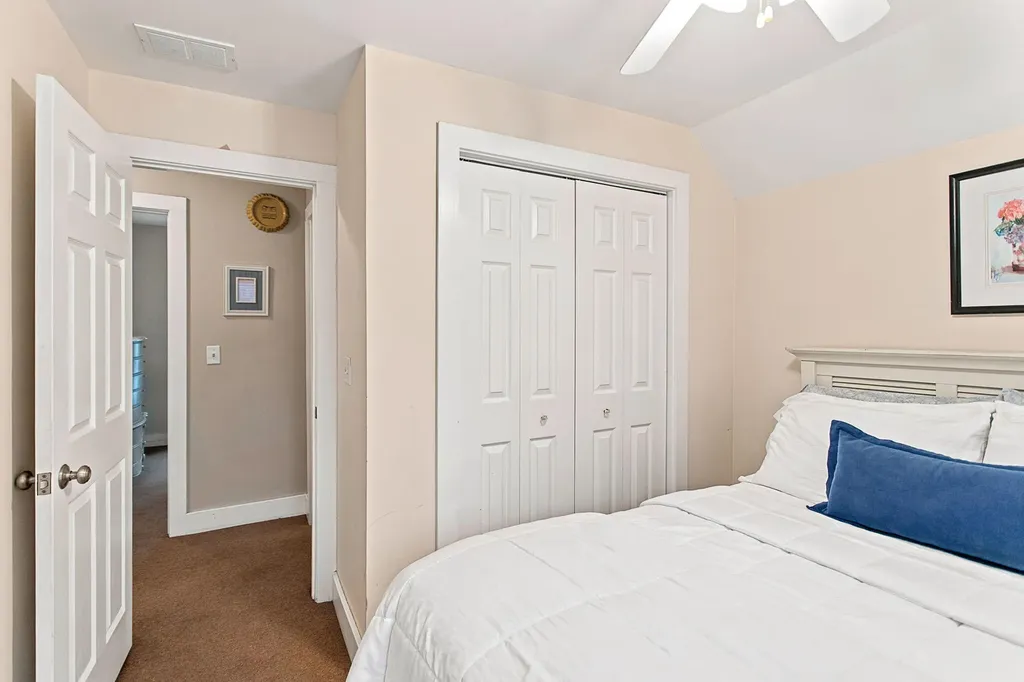862 Saint Joseph Street South Haven City MI 49090