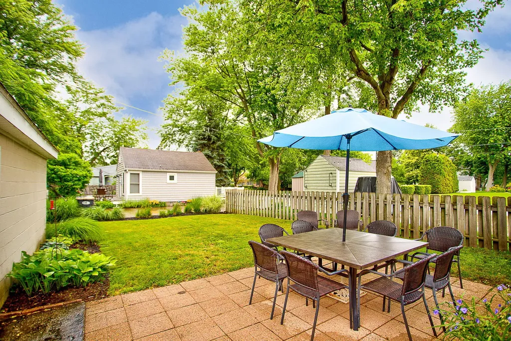 862 Saint Joseph Street South Haven City MI 49090
