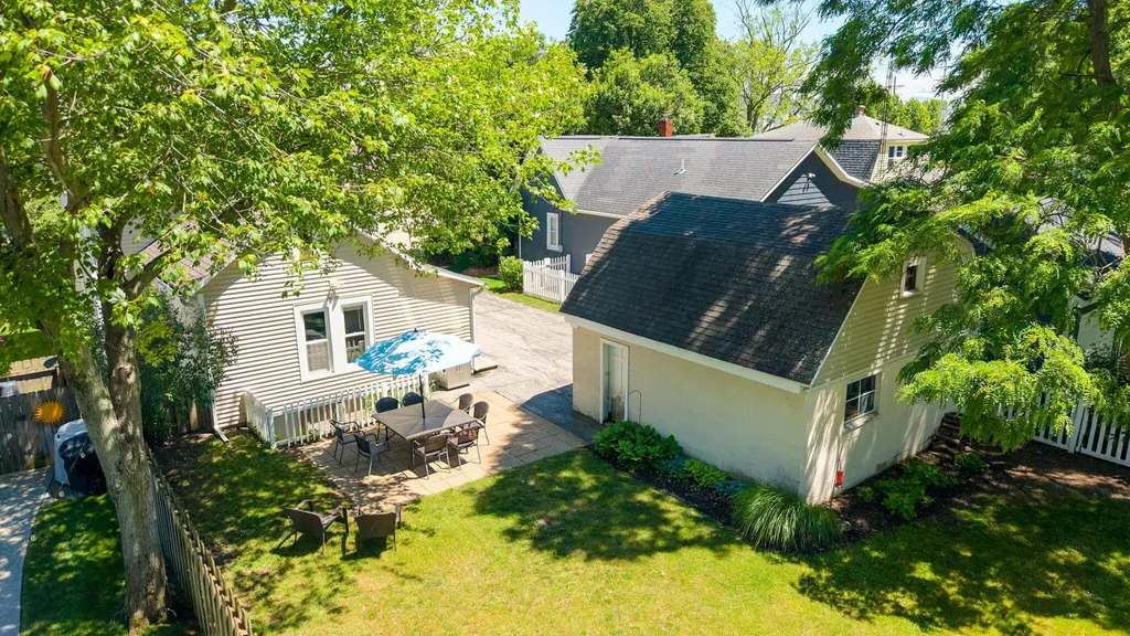 862 Saint Joseph Street South Haven City MI 49090