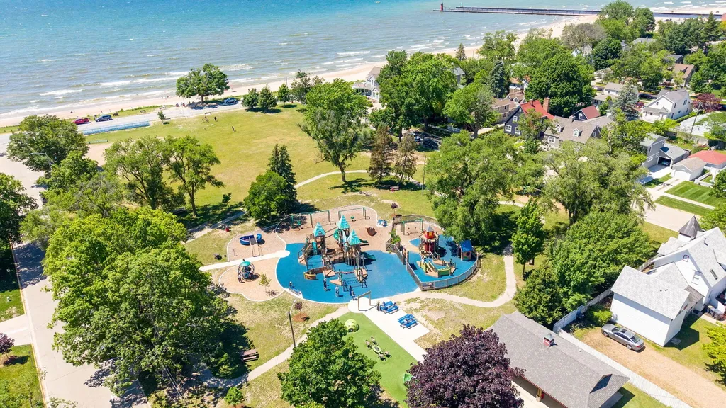 862 Saint Joseph Street South Haven City MI 49090