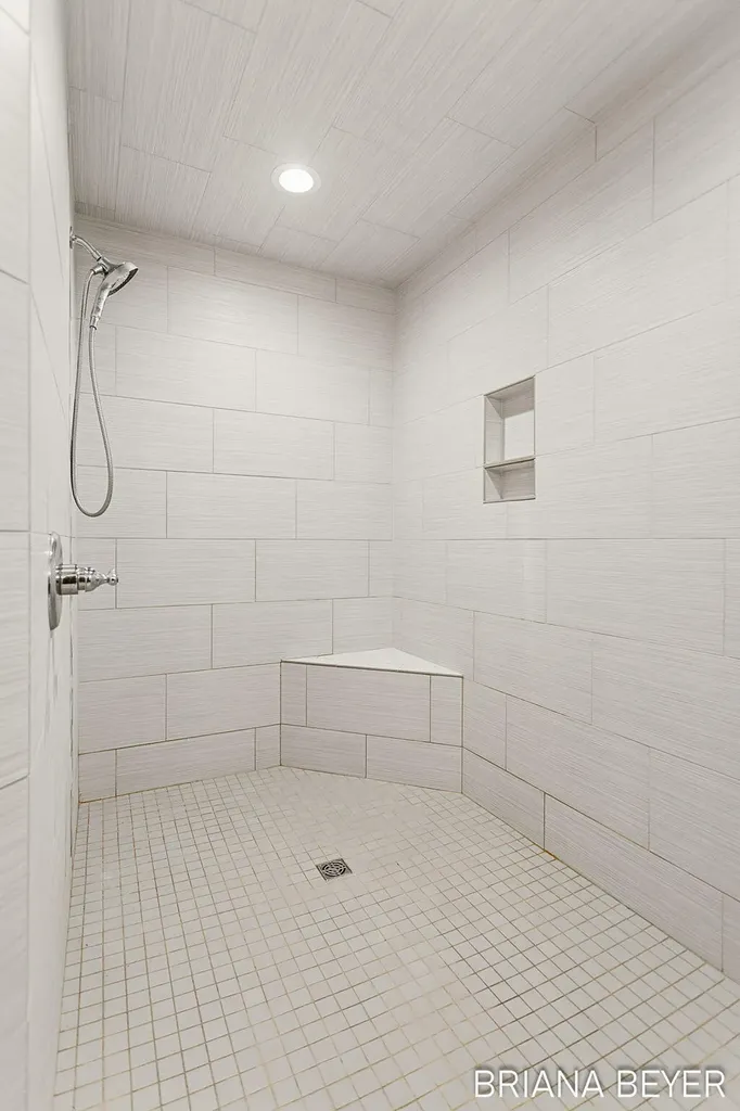 11494 S Lake Drive Holland Charter Township MI 49424