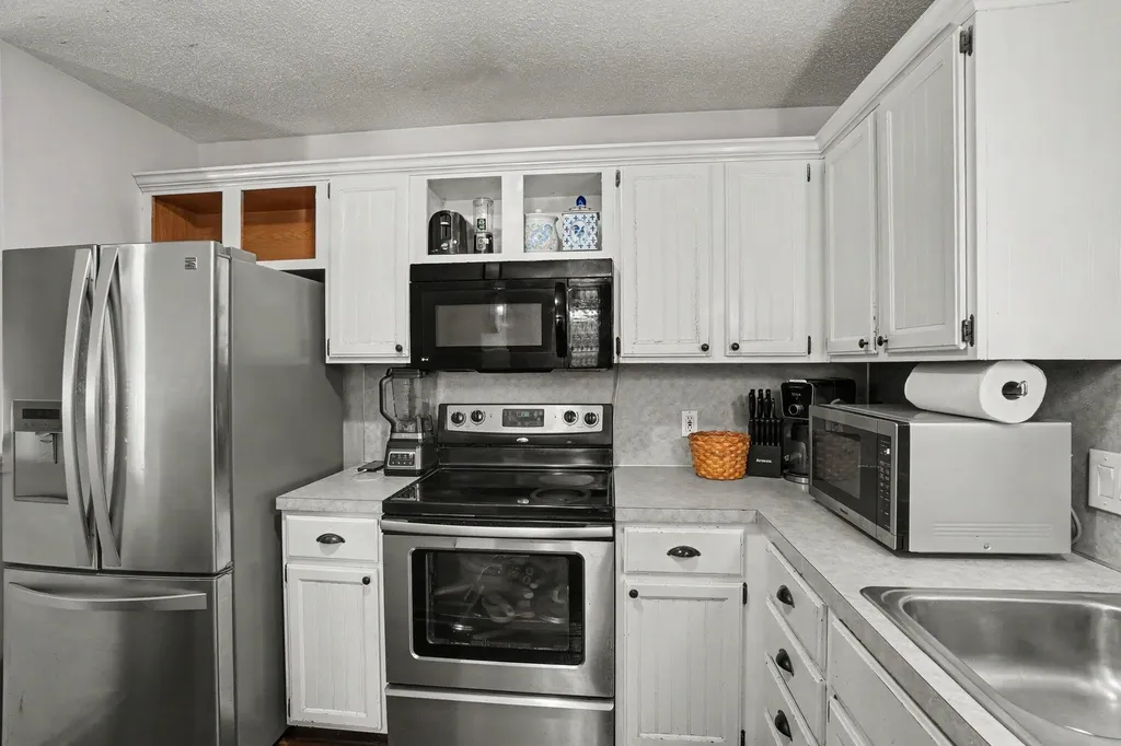 1152 E 12th Street Holland City MI 49423