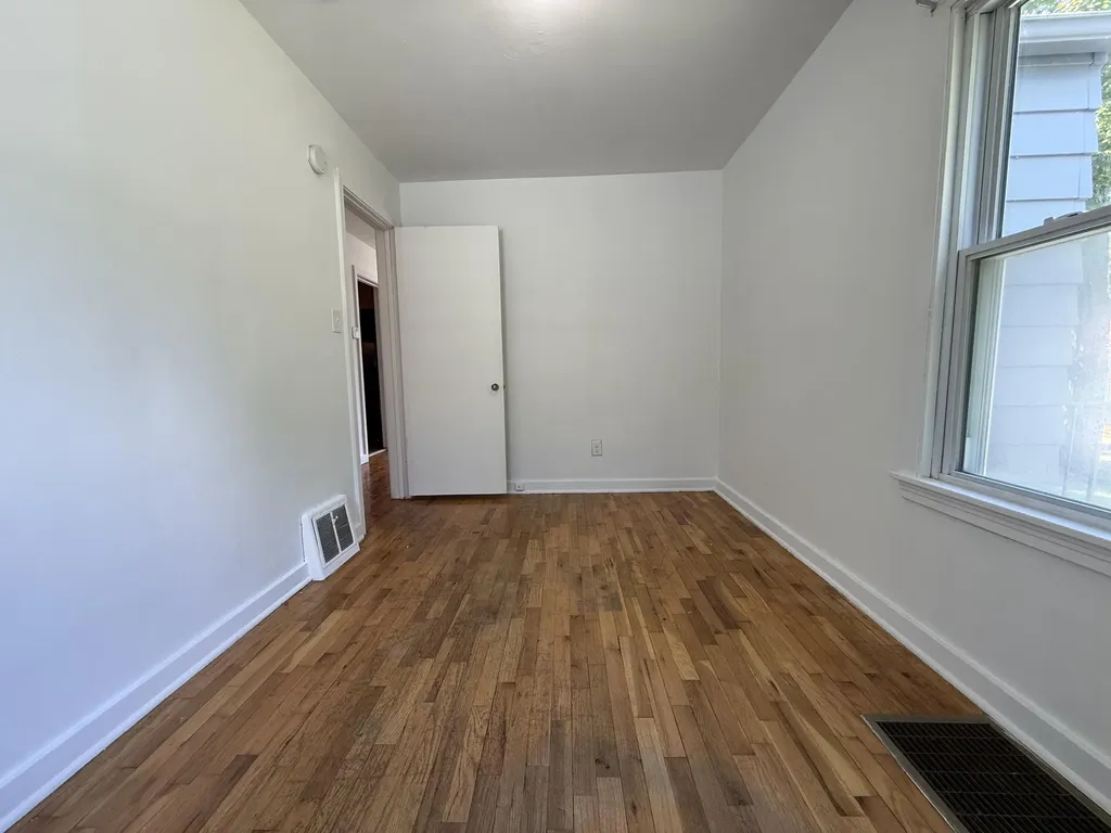 1520 Bronx Avenue Kalamazoo Charter Township MI 49048