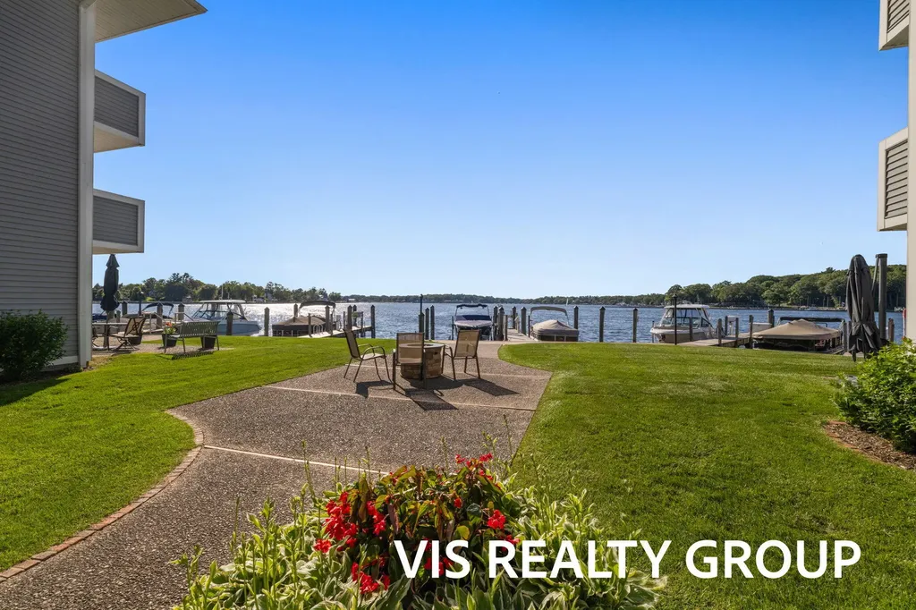 400 Lakeview Court Spring Lake Village MI 49456