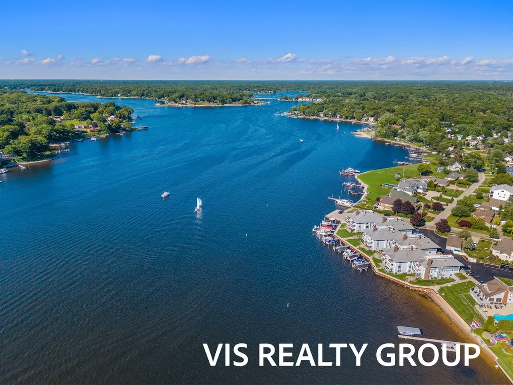 400 Lakeview Court Spring Lake Village MI 49456