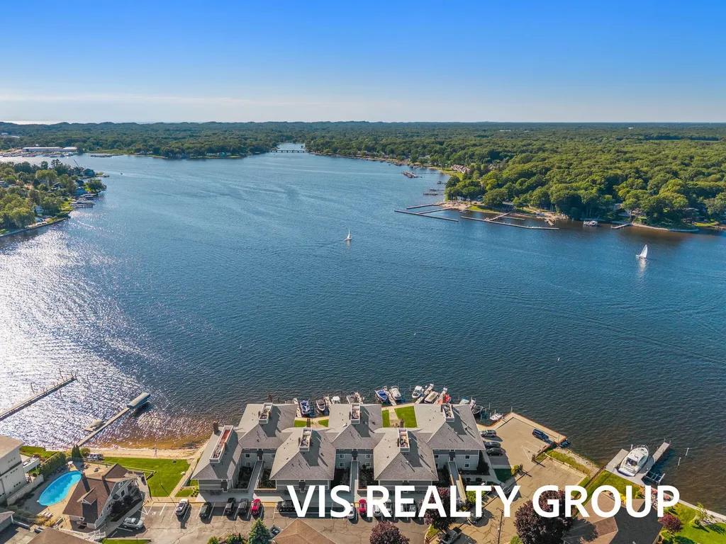 400 Lakeview Court Spring Lake Village MI 49456