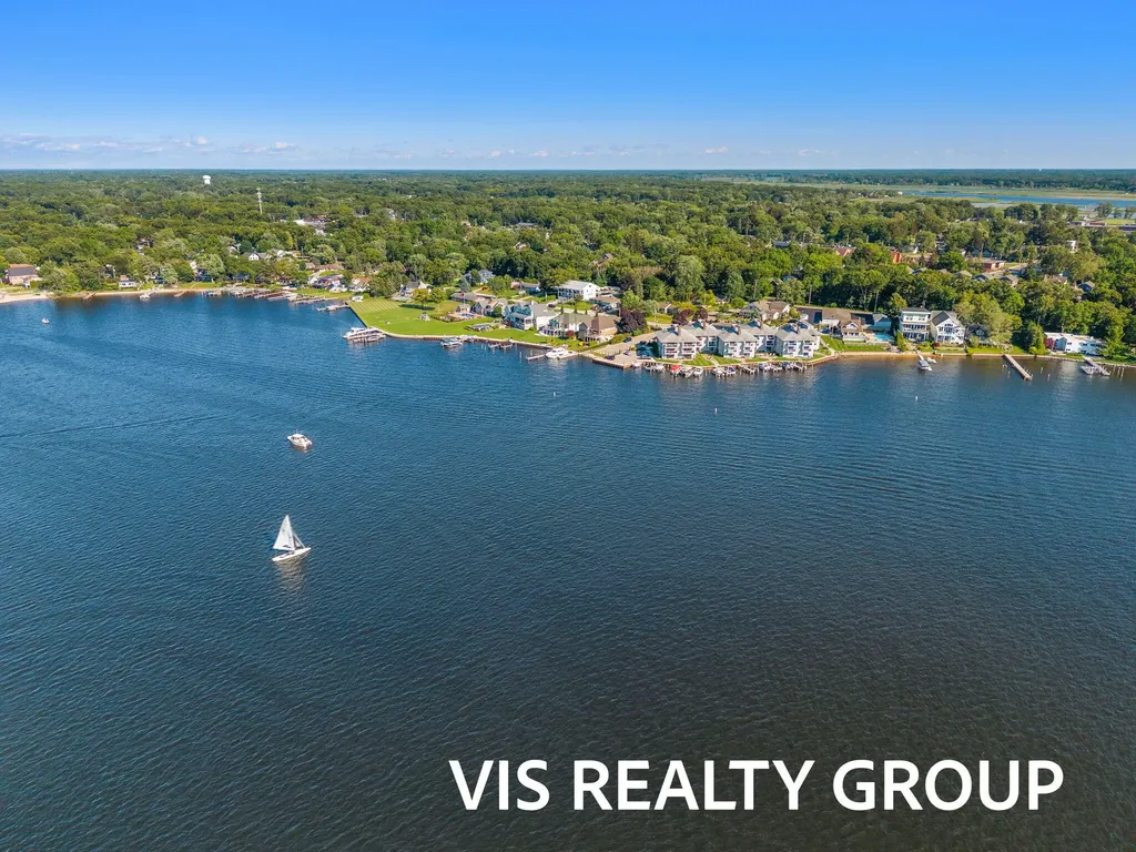400 Lakeview Court Spring Lake Village MI 49456