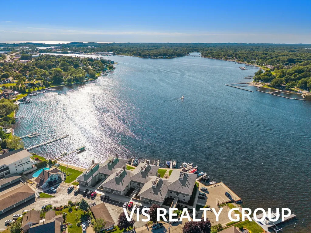400 Lakeview Court Spring Lake Village MI 49456