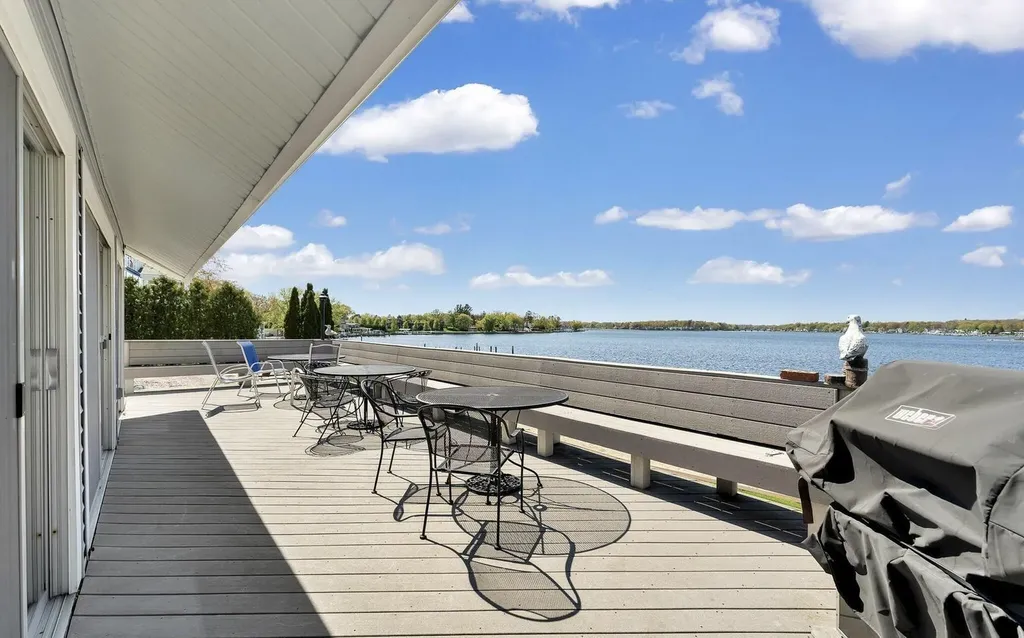400 Lakeview Court Spring Lake Village MI 49456