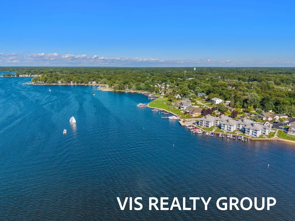400 Lakeview Court Spring Lake Village MI 49456